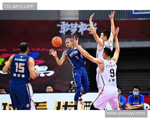 南京同曦迎战吉林队期待精彩对决球迷热情高涨助威现场气氛火爆